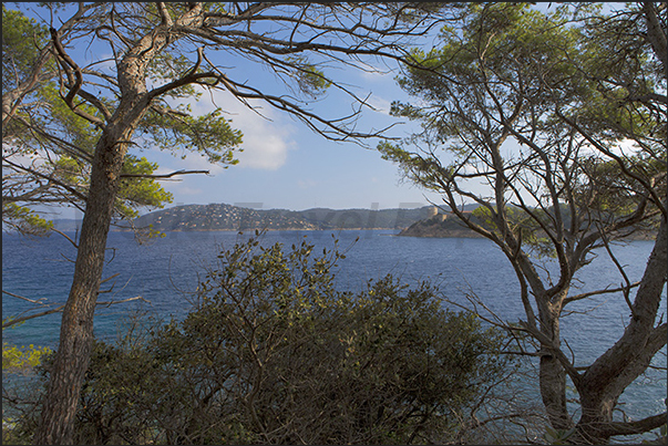 Port Man Bay. The fortress on the eastern tip of Port Cros and behind Levant Island