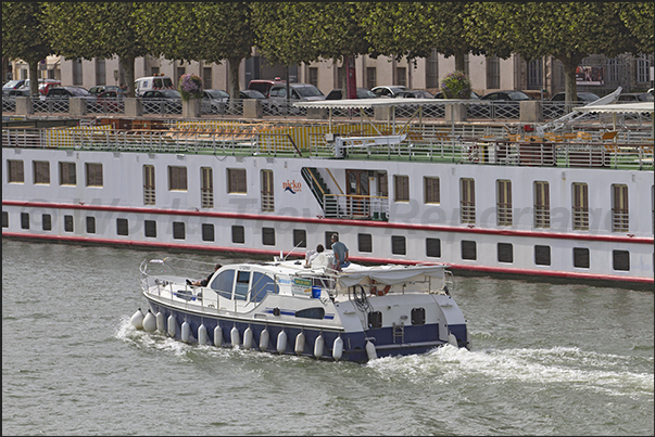 Chalon sur Saône. The river area with mooring area of the river cruise boats Chalon sur Saône. The river area with mooring area of the river cruise boats