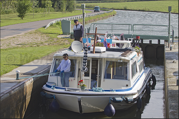 Entrance and passage of a lock