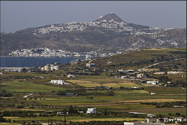 Adamantas, (below), port of arrival of the ferries and Plaka (top), the capital of the island Adamantas, (below), port of arrival of the ferries and Plaka (top), the capital of the island