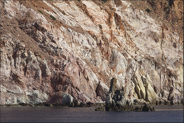 The red cliffs near Klima The red cliffs near Klima