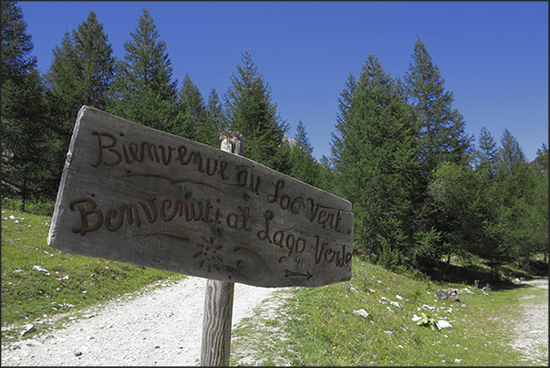 Deviation near the alpine refuges towards Lago Verde Deviation near the alpine refuges towards Lago Verde