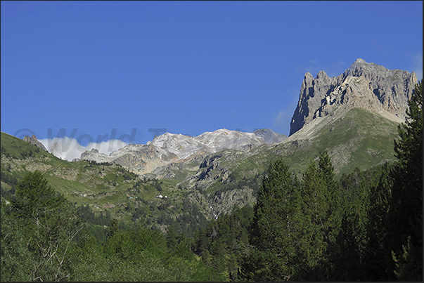 Mount Tabor (3178 m) on the horizon