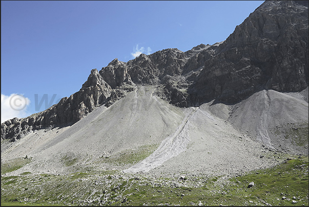 Castings of rock broken up by mountains by wind, ice and water (2200 m) Castings of rock broken up by mountains by wind, ice and water (2200 m)