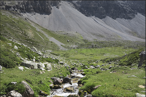 Start of the climb to Peyrot Lake