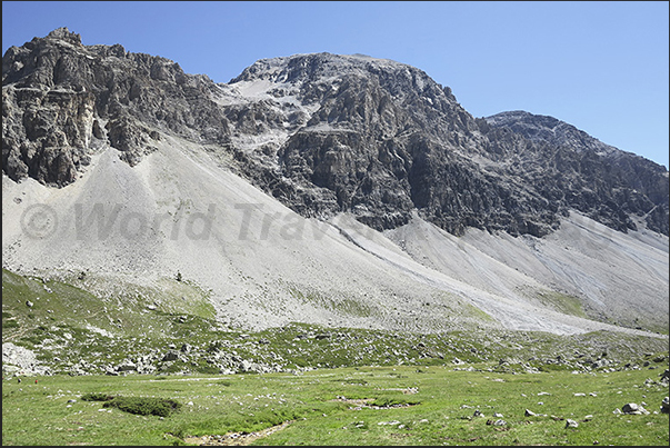 Castings of rock broken up of the mountains by the wind, ice and water (2200 m)