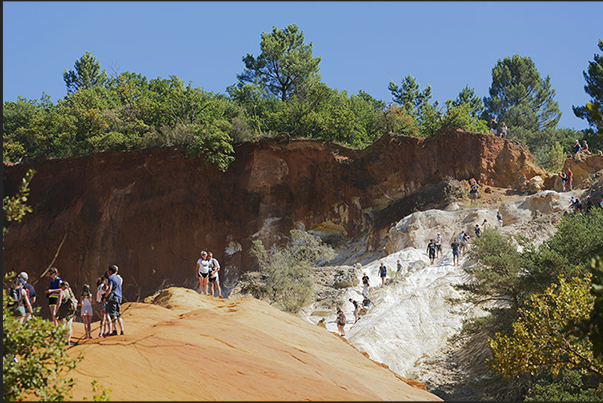 Thousands of visitors each year walk the paths traced along the walls of Provencal Canyon Thousands of visitors each year walk the paths traced along the walls of Provencal Canyon