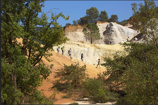 Thousands of visitors each year walk the paths traced along the walls of Provencal Canyon Thousands of visitors each year walk the paths traced along the walls of Provencal Canyon