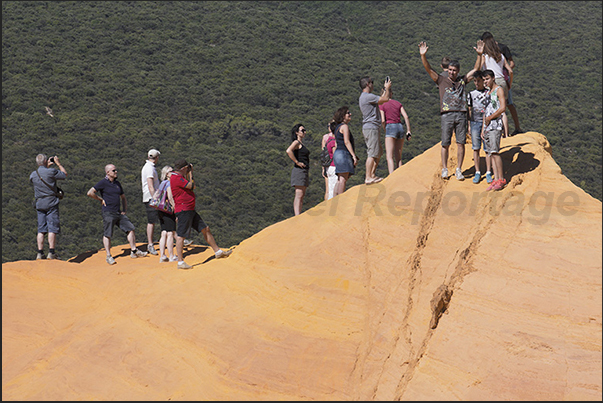 Thousands of visitors each year walk the paths traced along the walls of Provencal Canyon Thousands of visitors each year walk the paths traced along the walls of Provencal Canyon