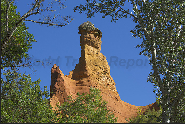 Pinnacles of fragile colored earths eroded by wind and rain. In the end, the rock will fall and the pinnacle will disappear Pinnacles of fragile colored earths eroded by wind and rain. In the end, the rock will fall and the pinnacle will disappear