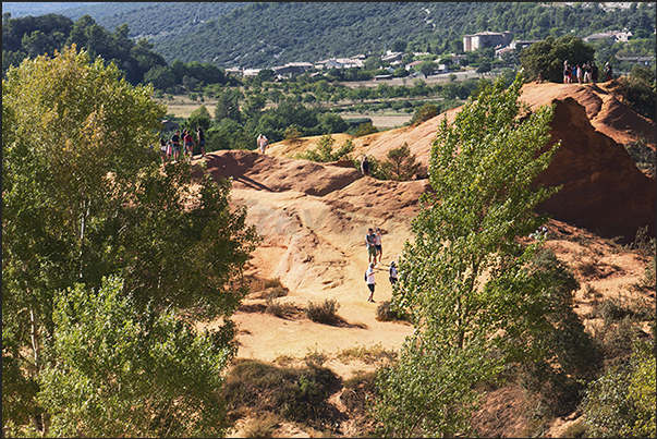 Leaving Provencal Canyon, you reach the village of Rustrel to taste typical Provencal products