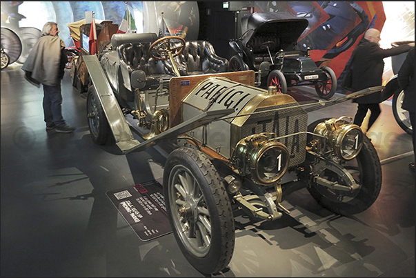 Explorations begin. The 40 HP ITALA, the automobile that made Beijing-Paris (16,000 km in 60 days) Explorations begin. The 40 HP ITALA, the automobile that made Beijing-Paris (16,000 km in 60 days)