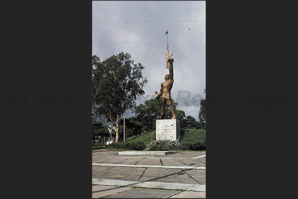 Managua. The Unknown Soldier on Avenida Bolivar. Monument to the fallen of the Sandinista revolution Managua. The Unknown Soldier on Avenida Bolivar. Monument to the fallen of the Sandinista revolution