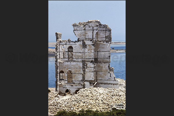 The whole city was built with coral blocks extracted from the sea