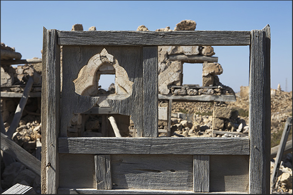 Destroyed by earthquakes and wars, there are only blocks of coral and some memories of the ancient city