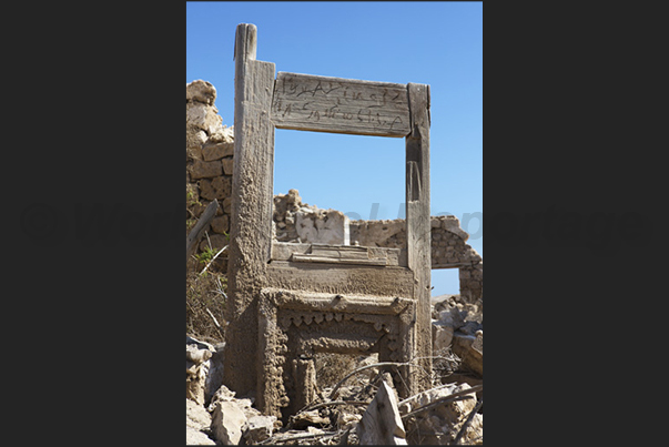 Destroyed by earthquakes and wars, there are only blocks of coral and some memories of the ancient city Destroyed by earthquakes and wars, there are only blocks of coral and some memories of the ancient city