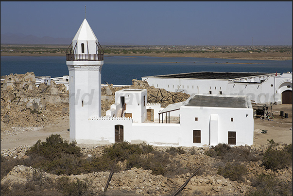 Inside the walls you start to rebuild starting from the mosques