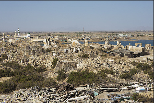 Once it was the most important port in Sudan, today there are only coral blocks left to witness the glories of the past