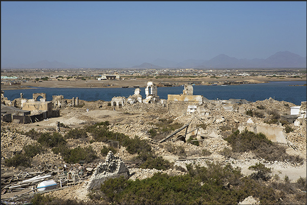 Once it was the most important port in Sudan, today there are only coral blocks left to witness the glories of the past