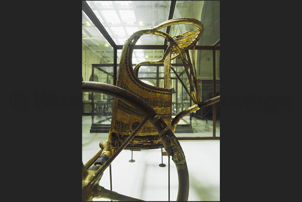Cairo. Egyptian museum. Treasure tomb of Tutankamon. The war chariot Cairo. Egyptian museum. Treasure tomb of Tutankamon. The war chariot