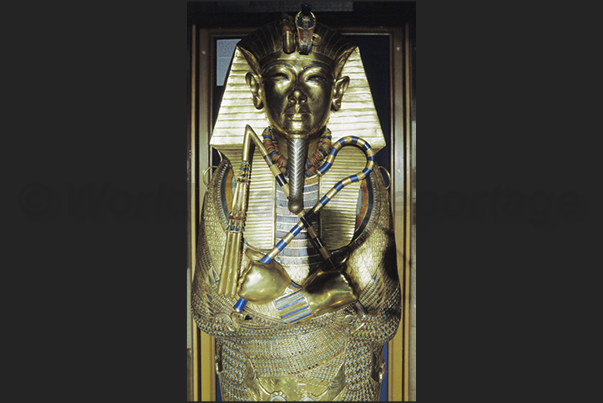 Treasure tomb of Tutankamon. Scourge and pastoral on one of the sarcophagi containing the bowels of the King Treasure tomb of Tutankamon. Scourge and pastoral on one of the sarcophagi containing the bowels of the King