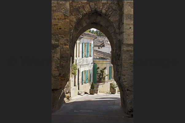 Entrance among the medieval walls to the Village of Bourg