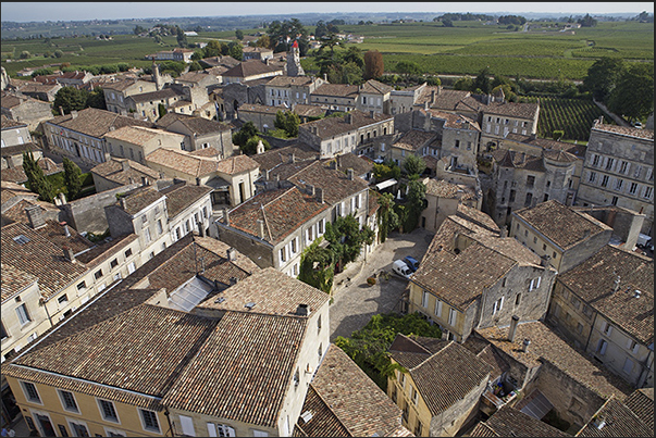 Village of Saint Emilion near the city of Libourne on Dordogne river. Area of winemakers and producers of Bordeaux wines Village of Saint Emilion near the city of Libourne on Dordogne river. Area of winemakers and producers of Bordeaux wines