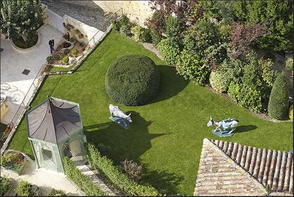Medieval village of Saint Emilion. Gardens hidden among the houses Medieval village of Saint Emilion. Gardens hidden among the houses