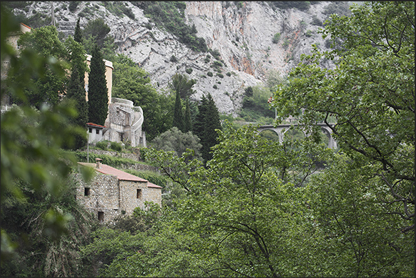 Castillon village. Caramel viaduct of the railway that once connected Menton to Sospel