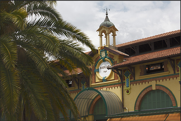 The covered market in Quai de Moleon