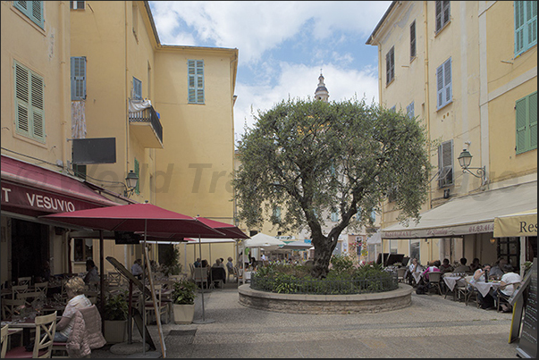 Place du Cap (Du Cap Square) Place du Cap (Du Cap Square)