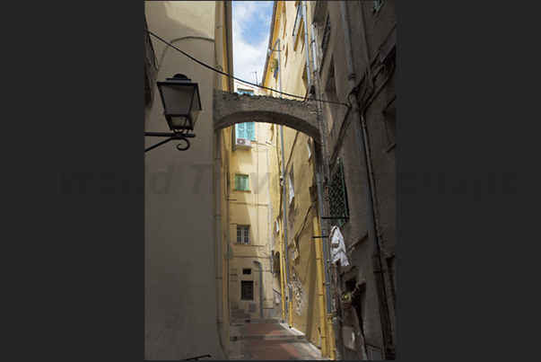 The alleys that from the port go back to the church The alleys that from the port go back to the church