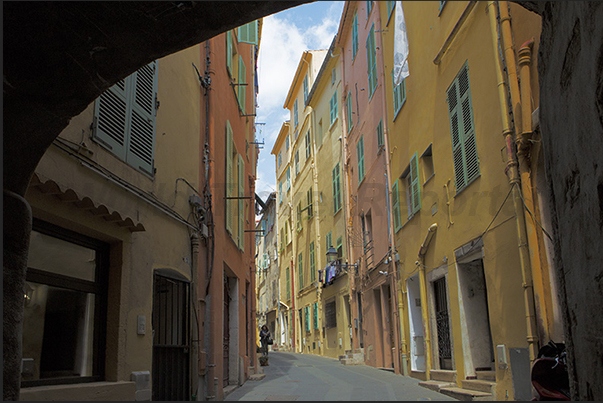 Longue Street leading to the church of Saint Michel