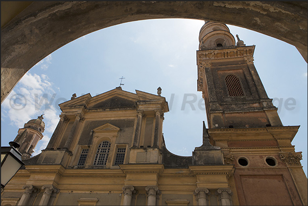 The church of Saint Michel seen from the small square of the staircase