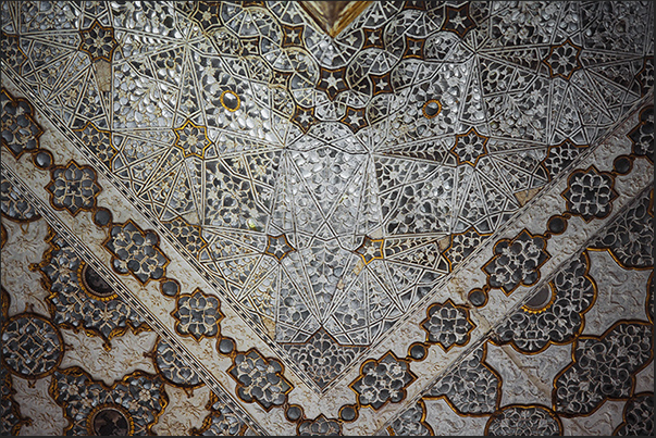 Agra Red Fort. Ancient decorations of ceilings and walls Agra Red Fort. Ancient decorations of ceilings and walls