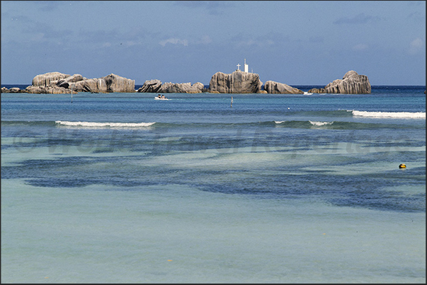 The rounded granite rocks are one of the characteristics that differentiates La Digue from the other islands of the archipelago The rounded granite rocks are one of the characteristics that differentiates La Digue from the other islands of the archipelago
