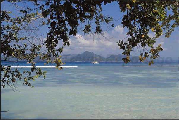 The western coast protected by the coral reef and on the horizon the island of Praslin