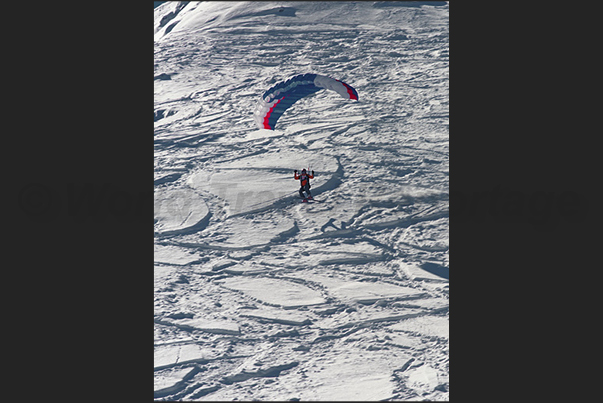 Speed Riding. As in a normal ski race, the winner takes less time to make the track between the doors