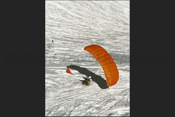 Speed Riding. Passage of a slalom door Speed Riding. Passage of a slalom door