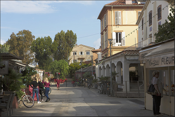 Porquerolles village