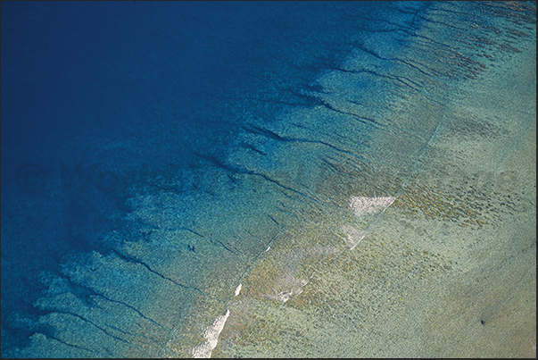 The lagoon in front of the western coasts of the island