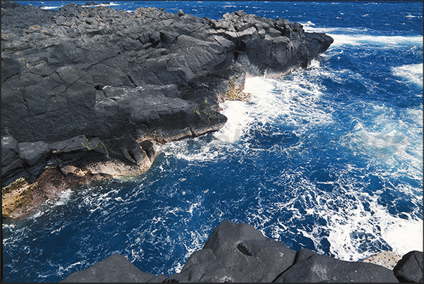 Le Gouffre lava channel between Etang Salé and l'Etang du Gol near the village of Saint Louis