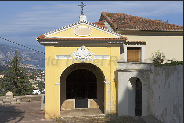 Chemin de Menton, the path that goes from Menton to Roquebrune. The little Saint Roch church Chemin de Menton, the path that goes from Menton to Roquebrune. The little Saint Roch church
