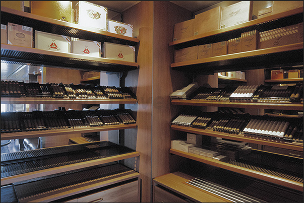 Cruising on the Silver Shadow.The room with humidity control for cigar smokers Cruising on the Silver Shadow.The room with humidity control for cigar smokers