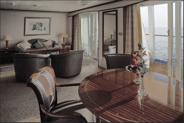 Cruising on the Silver Shadow. Cabin lounge Cruising on the Silver Shadow. Cabin lounge