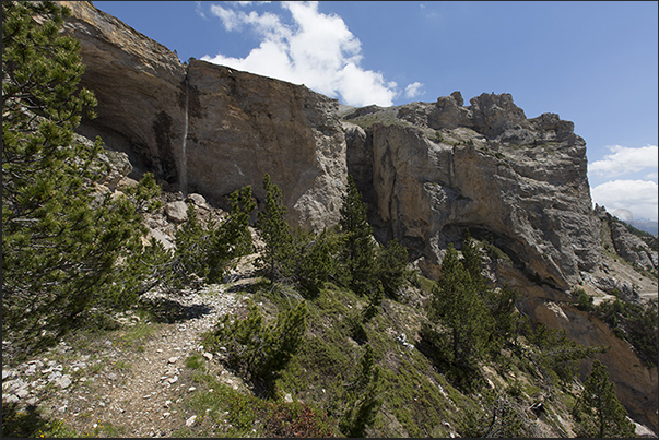The overhanging walls of Mount Seguret above the town of Oulx The overhanging walls of Mount Seguret above the town of Oulx
