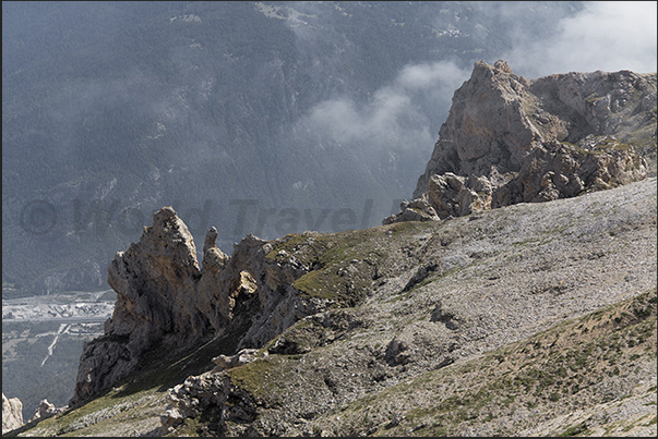 The path on the ridge overlooking the Susa valley above Oulx The path on the ridge overlooking the Susa valley above Oulx