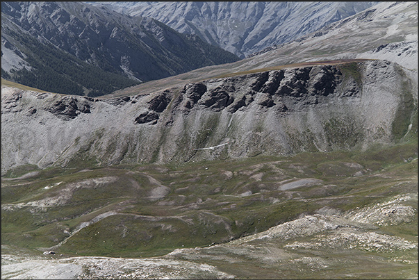 The rocky ridge that divides the Cold Valley with the Pramand plateau