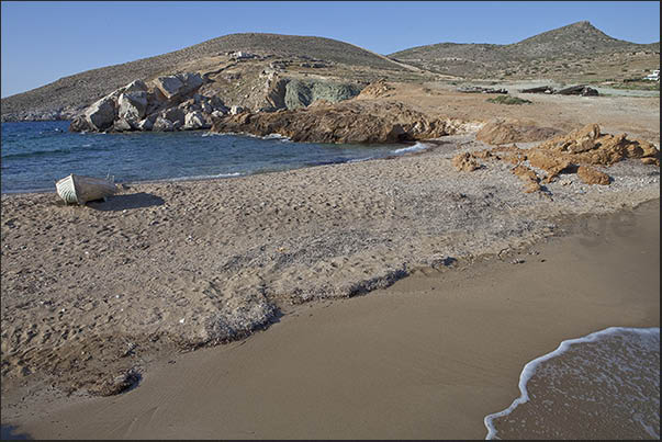 Kumbara Beach (west tip of the island) a few kilometers from Yalos Kumbara Beach (west tip of the island) a few kilometers from Yalos