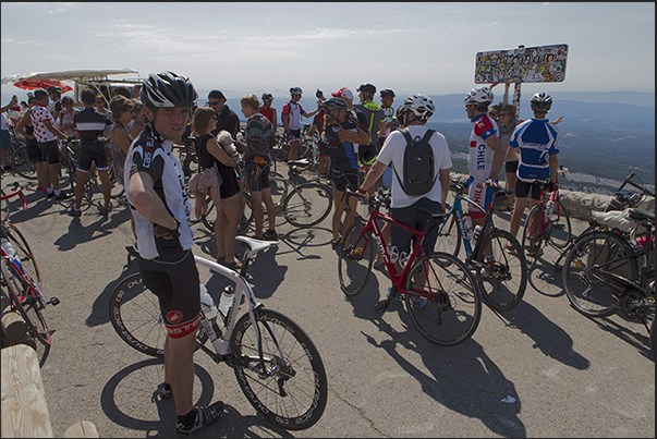 A little rest on the top of the mountain before descending from the northwestern side of Mount Ventoux
